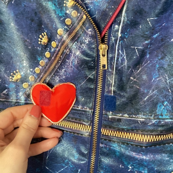 Disney Queen of Hearts Descendants Coat Size 9/10 - Picture 6 of 8